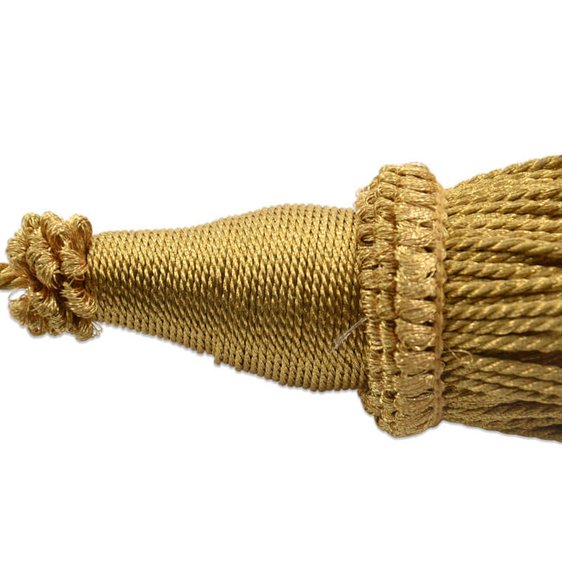 Borla con caída densa y cuerpo estructurado