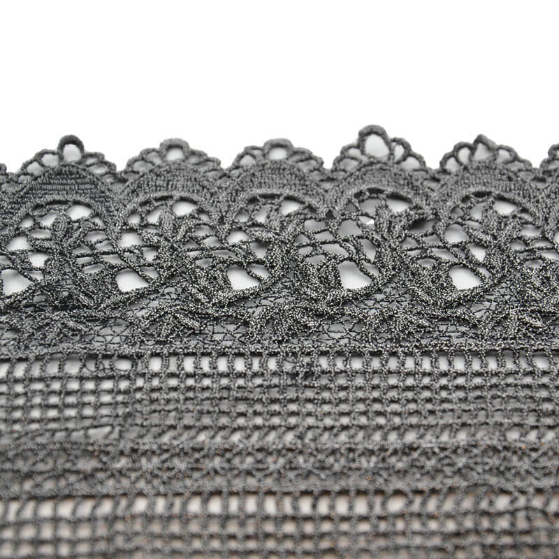 puntilla ancha con diseño ornamental