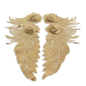 Bordado ornamental dorado con efecto pluma