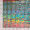 Detalle de lentejuela cuadrada holográfica con reflejos multicolor