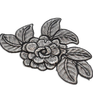Aplique flor plata bordada de 13 cm