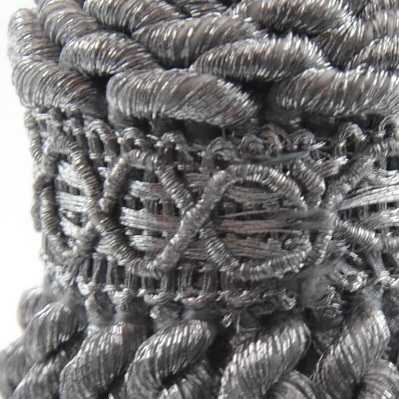 Borla textil brillante oro y plata de 15 cm