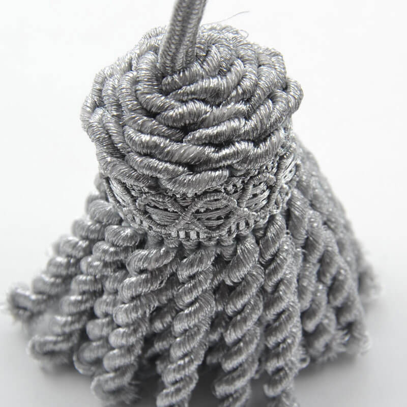 Borla ornamental metalizada para trajes tradicionales