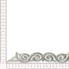 Aplique decorativo bordado plata con diseño ornamental alargado