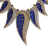 Aplique para cuello azul y oro con diseño de hojas bordadas