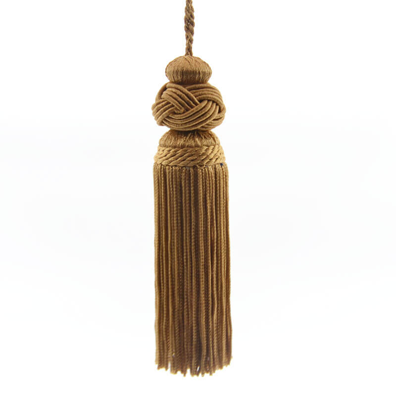 Borla decorativa con nudo superior y caída de hilo