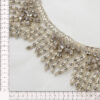 Aplique de cuello con cristales y cuentas brillantes