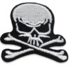 Parche textil negro con dibujo de calavera en blanco