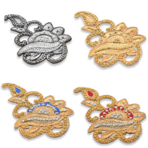 Aplique textil con cordón dorado y cristales