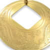 Colgante metálico brass con grabados ornamentales