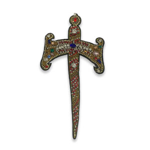 Aplicación en forma de cruz con pedrería de colores