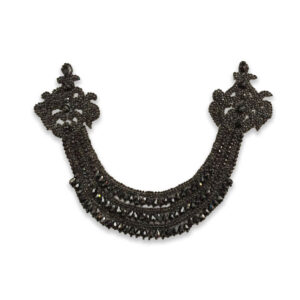 Collar textil negro con pedrería