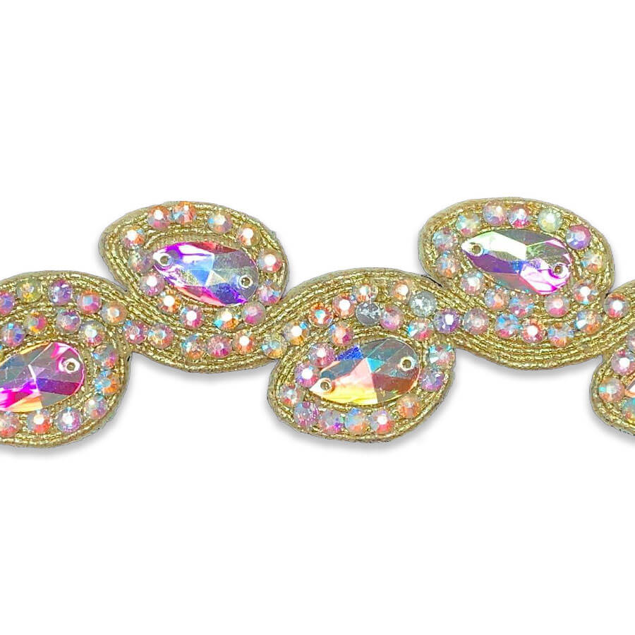 6401073-pasamaneria-ondulada-con-pedreria-iridiscente-4cm Tira decorativa con cristales brillantes para confección festiva.
