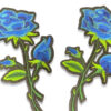 265.121300.19-aplique-flor-azul-bordada Aplique textil con flor azul bordada y capullos.