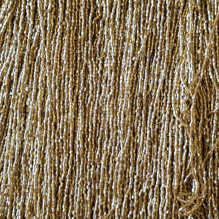 Fleco de pedrería oro sobre tul de 30 cm para vestuario
